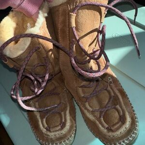 L.L. Bean Tan Suede Women's lace up Moccasins boots